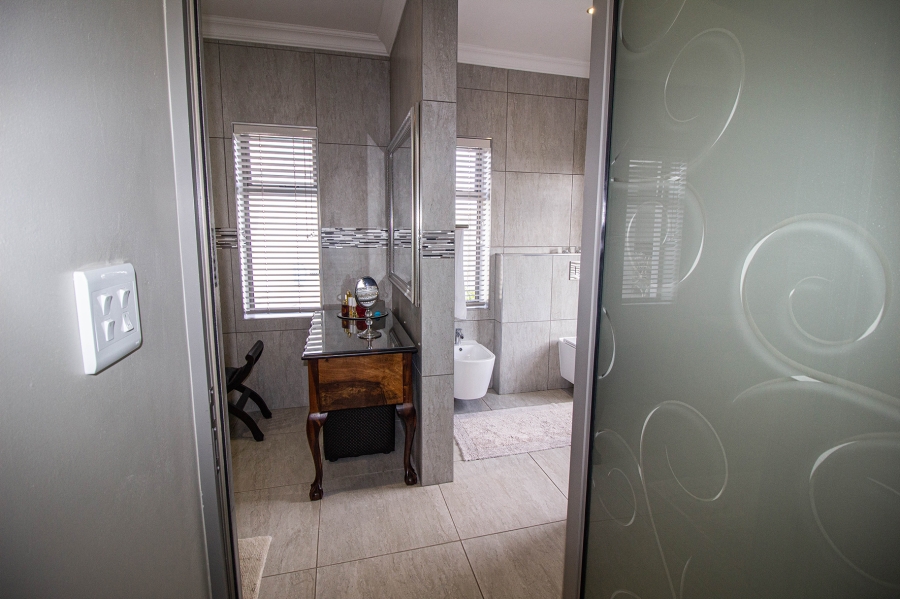 6 Bedroom Property for Sale in Kleinbaai Western Cape